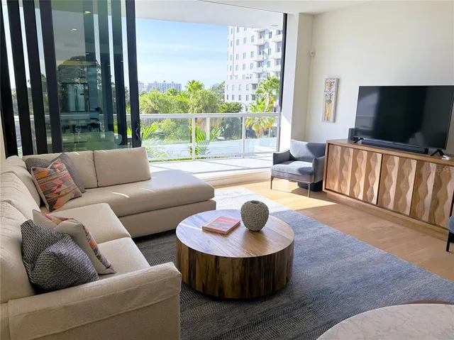 $1,700,000 | 300 South Pineapple Avenue, Unit 302, Sarasota, FL 34236