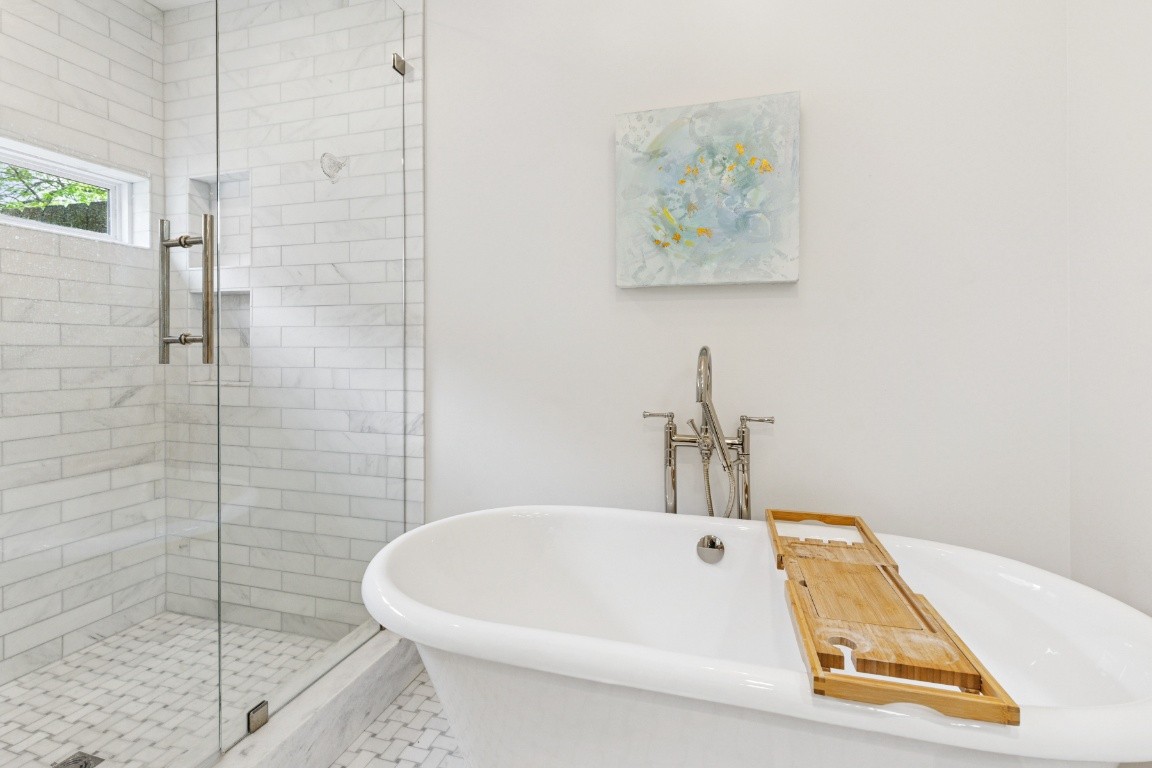 210 Cherokee Road Nashville, TN 37205 - Photo 45 of 56 a bathroom with a tub