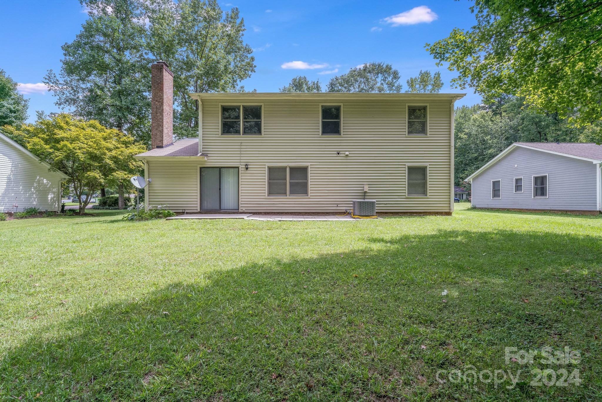 911 Foxborough Road Charlotte, NC 28213 - Photo 2 of 33