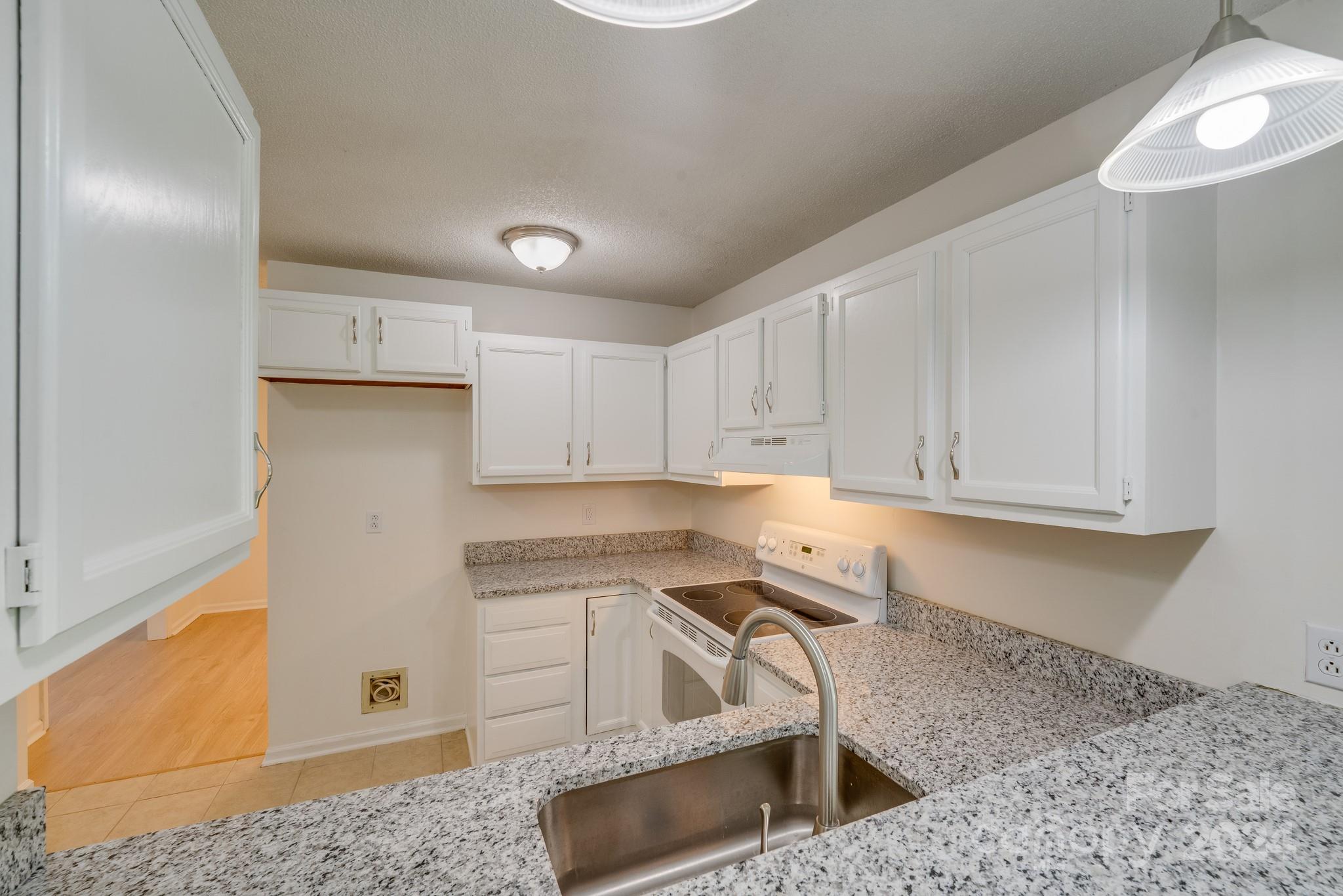 911 Foxborough Road Charlotte, NC 28213 - Photo 4 of 33