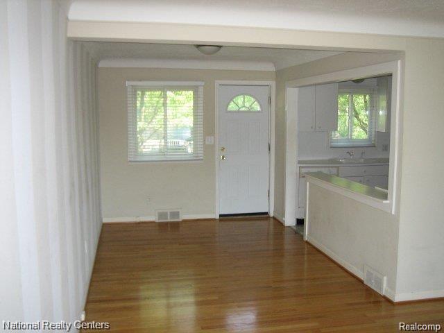 2081 East Maple Road Birmingham, MI 48009 - Photo 5 of 12
