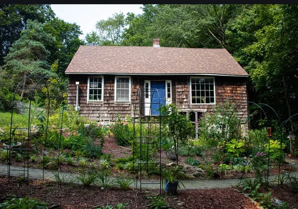 $350,000 | 10 Bates Hill Road, Sturbridge, MA 01518