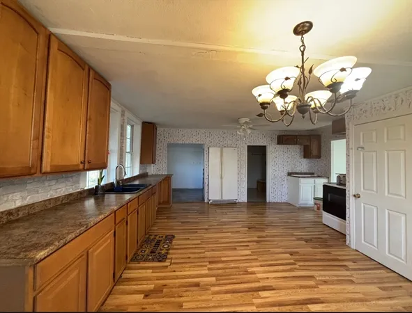 $350,000 | 10 Bates Hill Road, Sturbridge, MA 01518