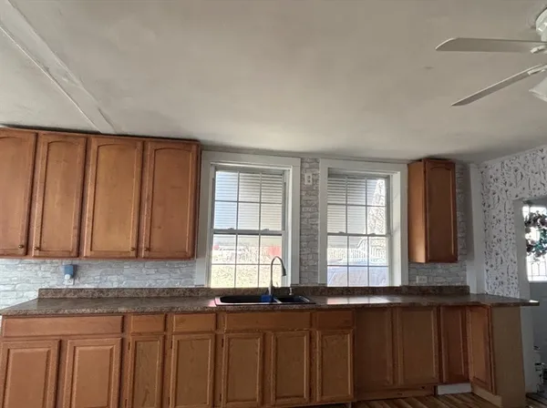 $350,000 | 10 Bates Hill Road, Sturbridge, MA 01518