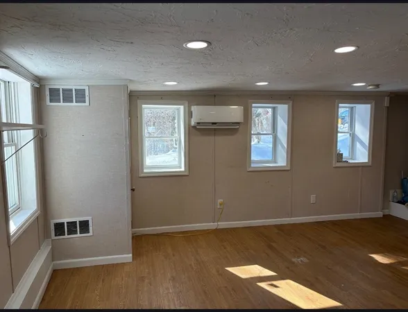 $350,000 | 10 Bates Hill Road, Sturbridge, MA 01518