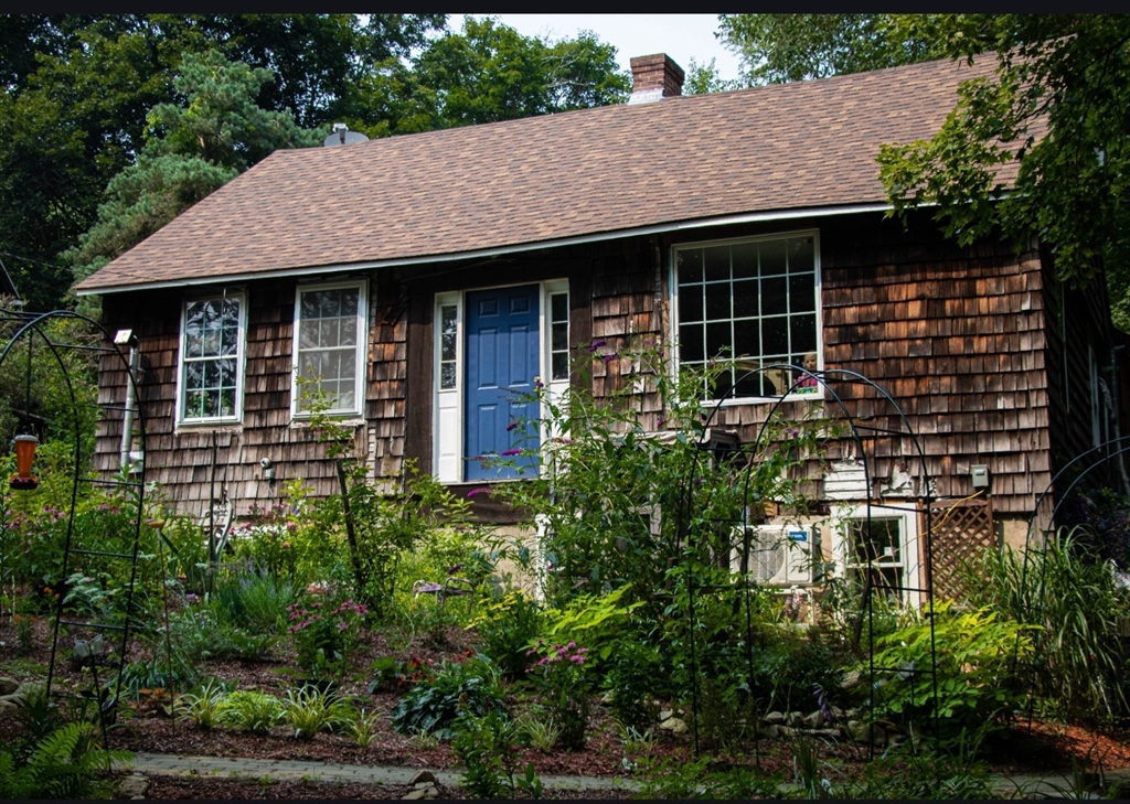 10 Bates Hill Road Sturbridge, MA 01518 - Photo 3 of 29