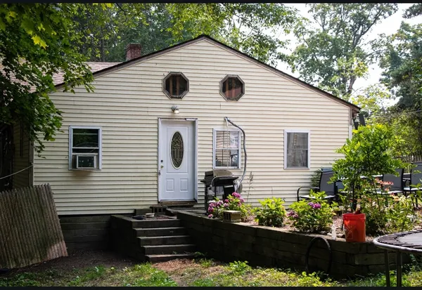 $350,000 | 10 Bates Hill Road, Sturbridge, MA 01518