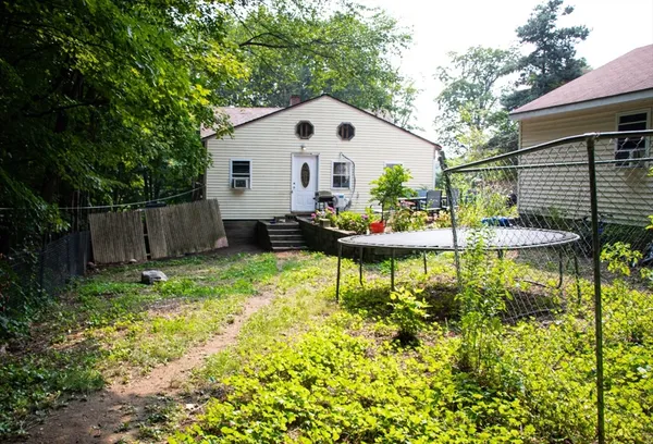 $350,000 | 10 Bates Hill Road, Sturbridge, MA 01518