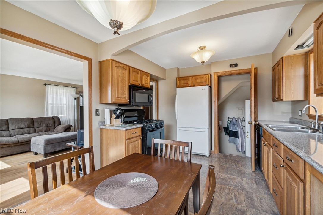 2704 Ralph Avenue Cleveland, OH 44109 - Photo 9 of 35 Gallery Image 9