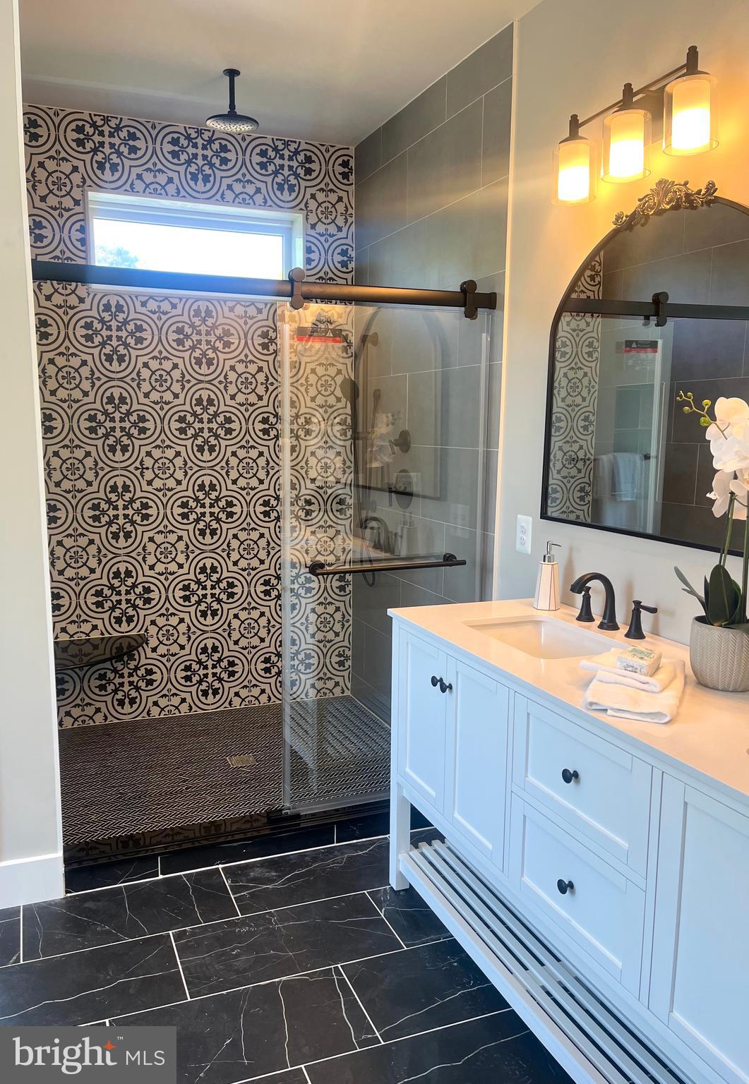 7844 Bertha Road Pasadena, MD 21122 - Photo 20 of 43 Shower glass has been added