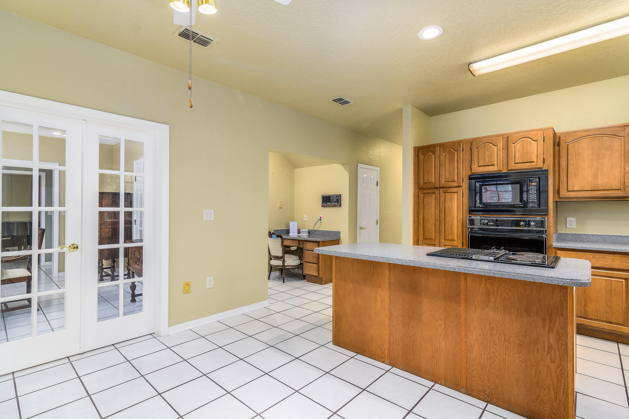 1840 Cox Road Cocoa, FL 32926 - Photo 23 of 72 Kitchen w/ cooking island