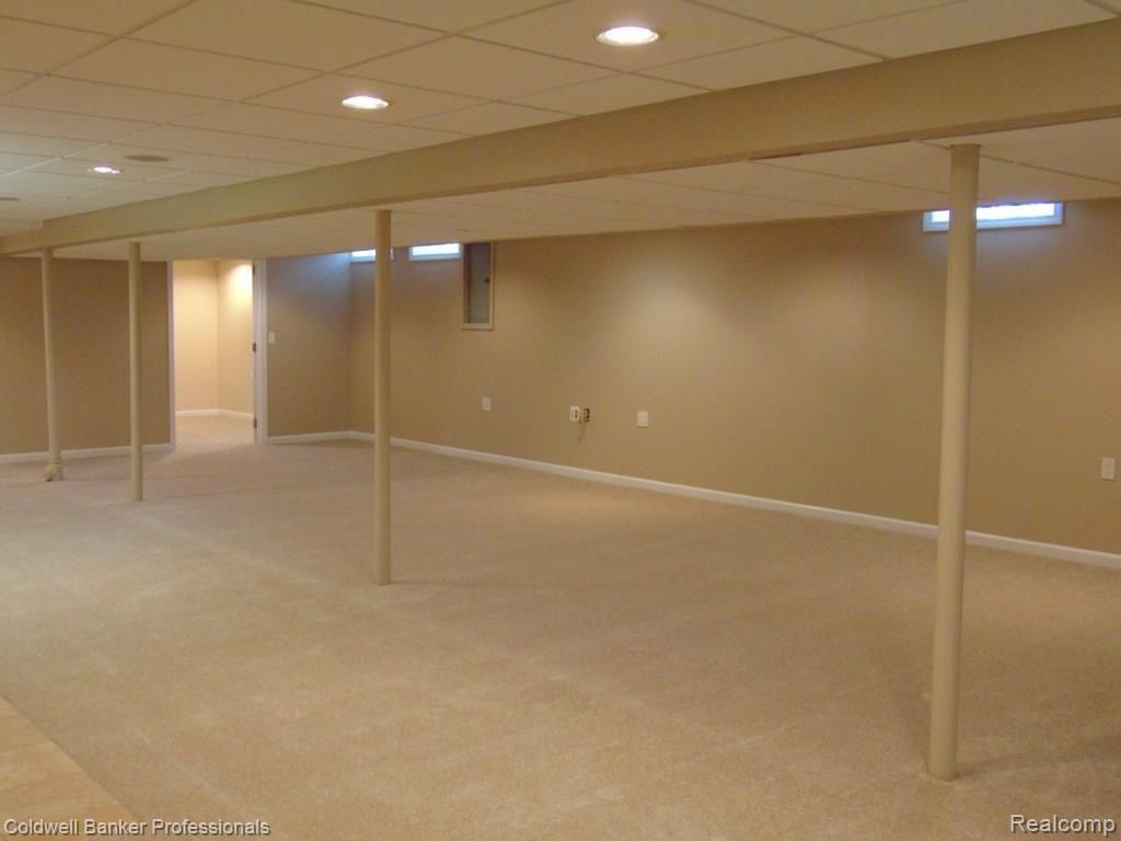 21237 Parklane Road Farmington Hills, MI 48335 - Photo 27 of 56