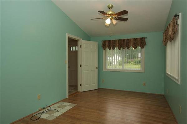 794 Bradley Road Springfield, MA 01109 - Photo 8 of 22