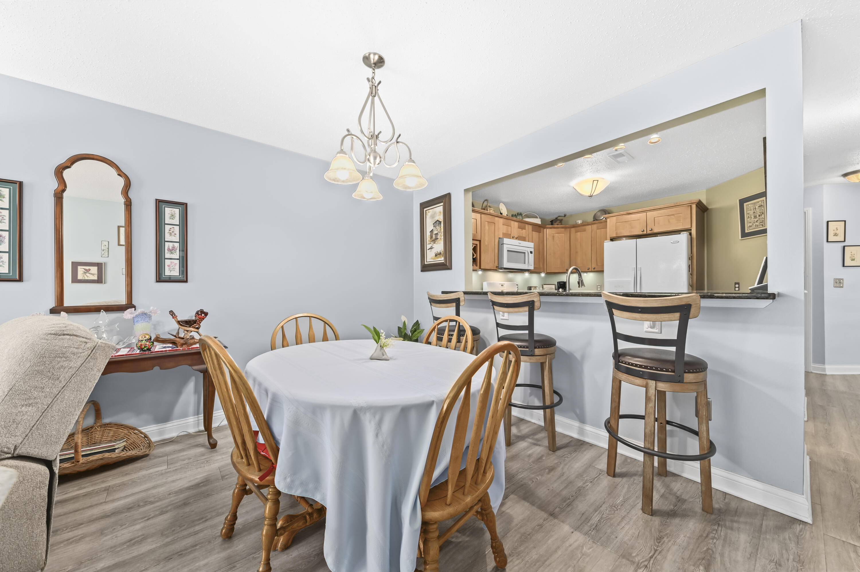652 Pewaukee Road, Unit A Pewaukee, WI 53072 - Photo 4 of 30 Dining area & breakfast bar
