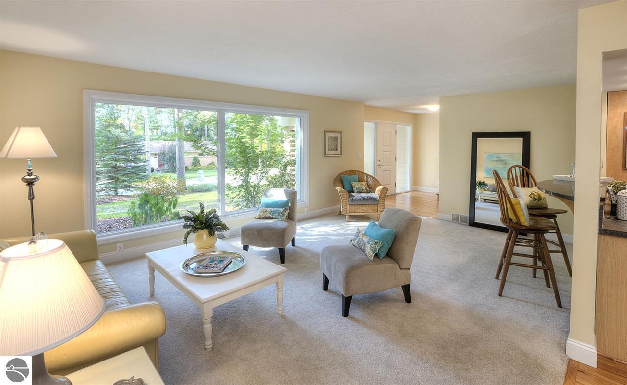 618 Bloomfield Road Traverse City, MI 49686 - Photo 6 of 32 1776517-5.JPG