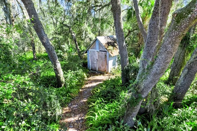 $700,000 | 301 Shady Woods Road, Geneva, FL 32732