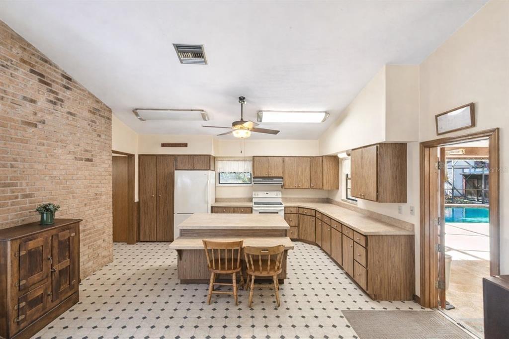 301 Shady Woods Road Geneva, FL 32732 - Photo 5 of 38