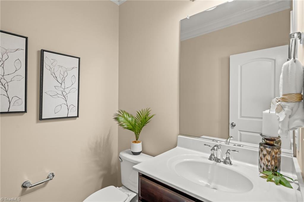633 Stags Leap Court High Point, NC 27265 - Photo 16 of 40 Powder room on Main level