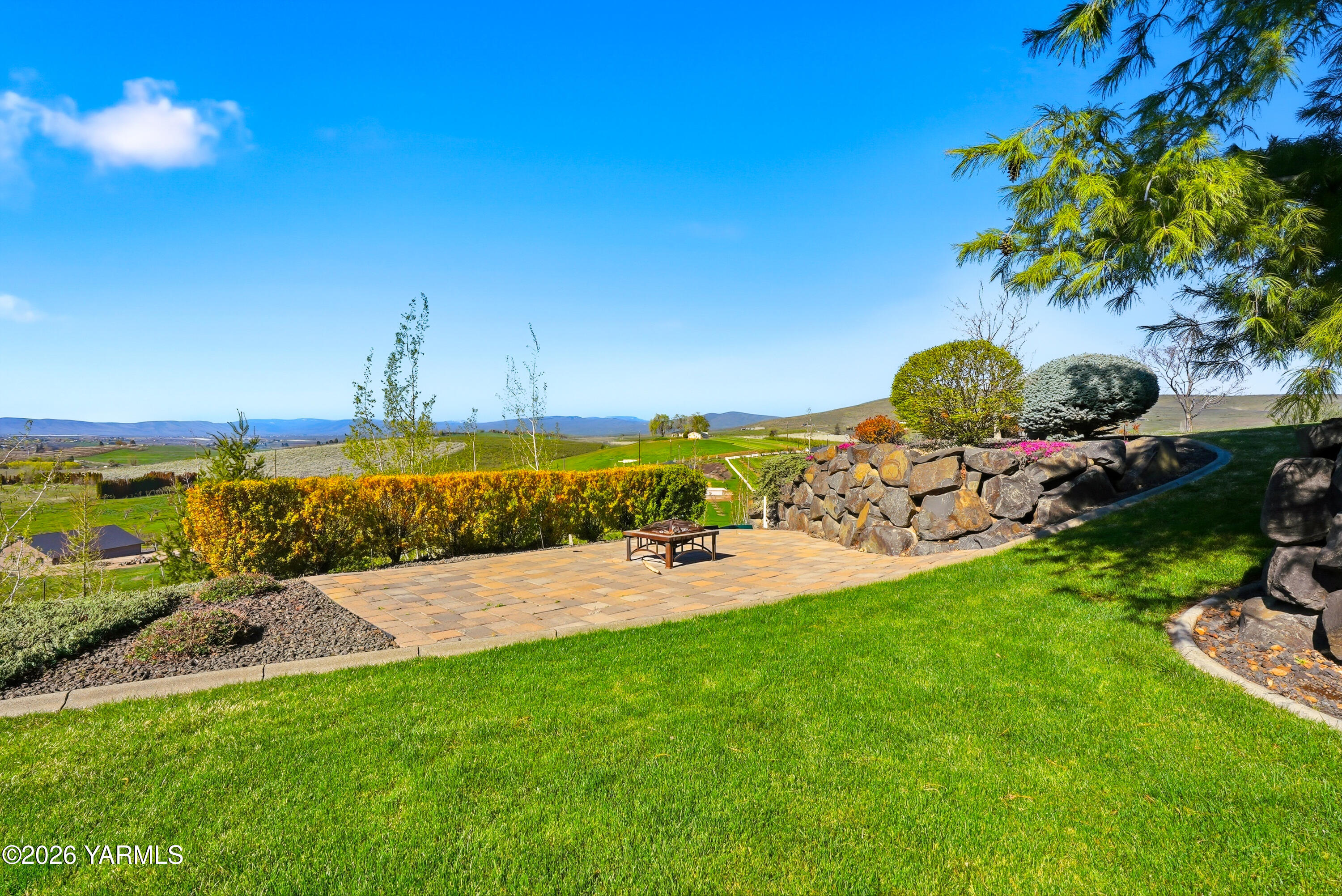 660 Noble Hill Road Yakima, WA 98908 - Photo 49 of 63 a view of a backyard
