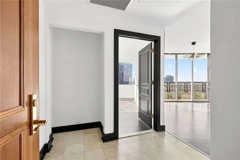 $675,000 | 700 Park Regency Place Northeast, Unit 2104, Atlanta, GA 30326