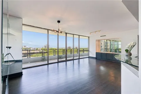 $675,000 | 700 Park Regency Place Northeast, Unit 2104, Atlanta, GA 30326