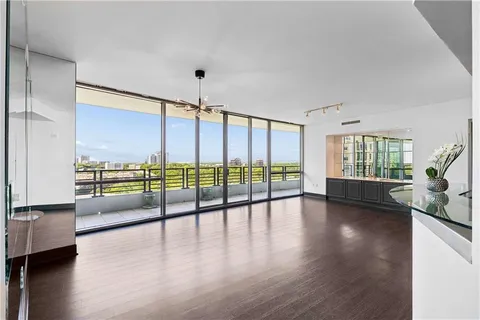 $675,000 | 700 Park Regency Place Northeast, Unit 2104, Atlanta, GA 30326