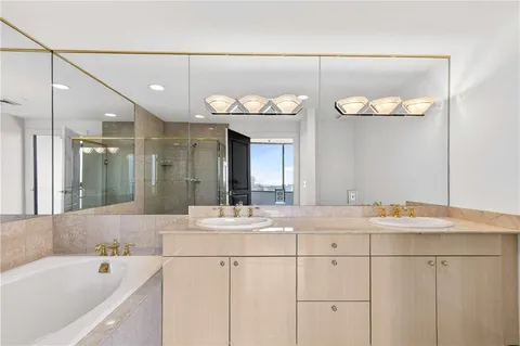 $717,000 | 700 Park Regency Place Northeast, Unit 2104, Atlanta, GA 30326