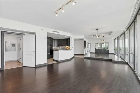 $675,000 | 700 Park Regency Place Northeast, Unit 2104, Atlanta, GA 30326