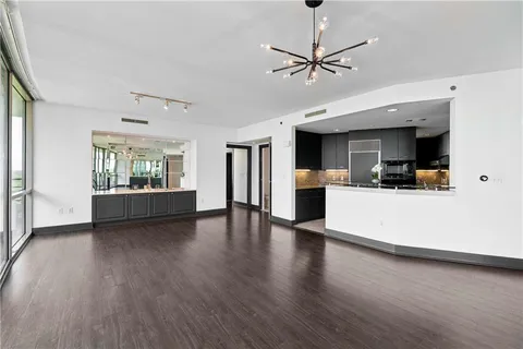 $675,000 | 700 Park Regency Place Northeast, Unit 2104, Atlanta, GA 30326