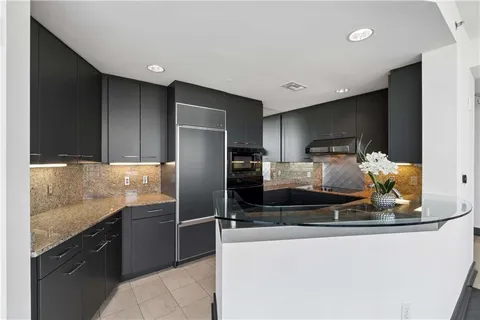 $675,000 | 700 Park Regency Place Northeast, Unit 2104, Atlanta, GA 30326