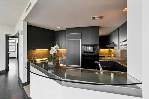 $675,000 | 700 Park Regency Place Northeast, Unit 2104, Atlanta, GA 30326