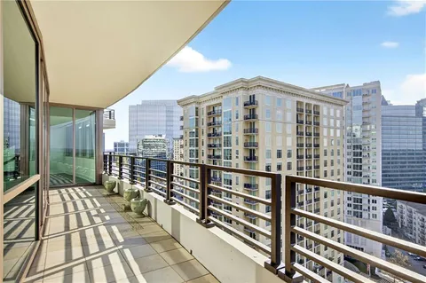 $717,000 | 700 Park Regency Place Northeast, Unit 2104, Atlanta, GA 30326