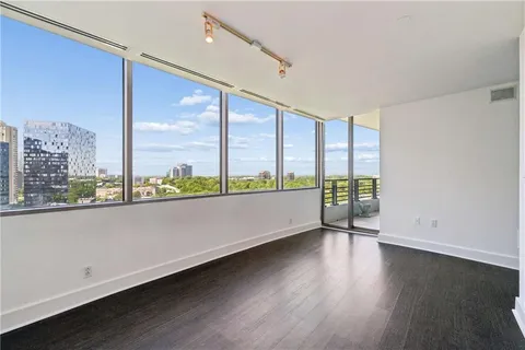 $675,000 | 700 Park Regency Place Northeast, Unit 2104, Atlanta, GA 30326