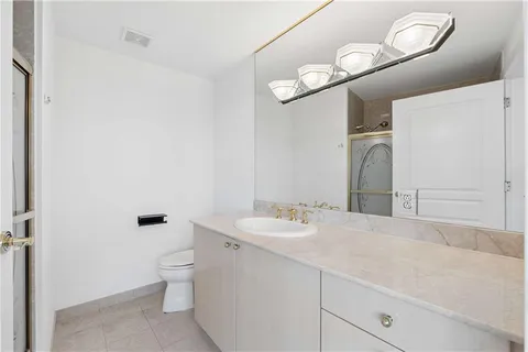 $675,000 | 700 Park Regency Place Northeast, Unit 2104, Atlanta, GA 30326