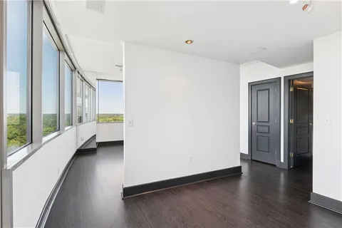 $675,000 | 700 Park Regency Place Northeast, Unit 2104, Atlanta, GA 30326