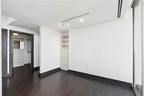 $675,000 | 700 Park Regency Place Northeast, Unit 2104, Atlanta, GA 30326