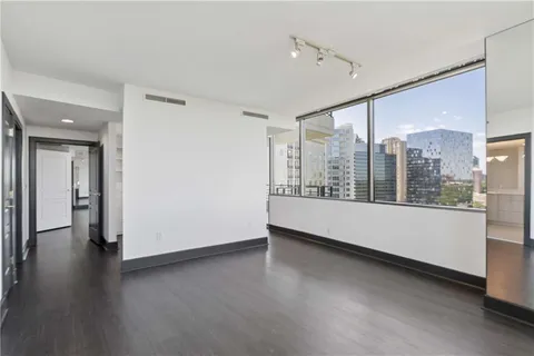 $675,000 | 700 Park Regency Place Northeast, Unit 2104, Atlanta, GA 30326