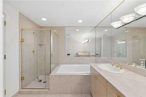 $675,000 | 700 Park Regency Place Northeast, Unit 2104, Atlanta, GA 30326