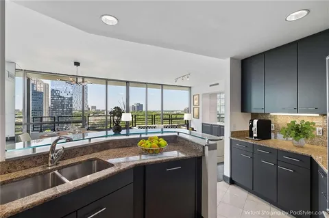 $675,000 | 700 Park Regency Place Northeast, Unit 2104, Atlanta, GA 30326