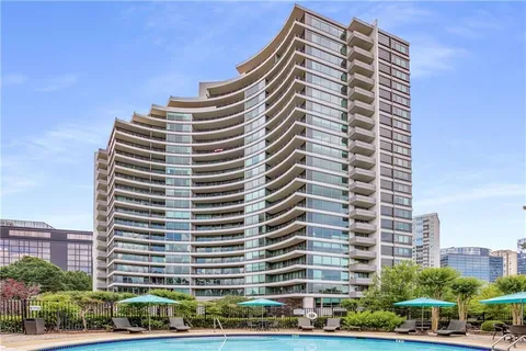 $675,000 | 700 Park Regency Place Northeast, Unit 2104, Atlanta, GA 30326
