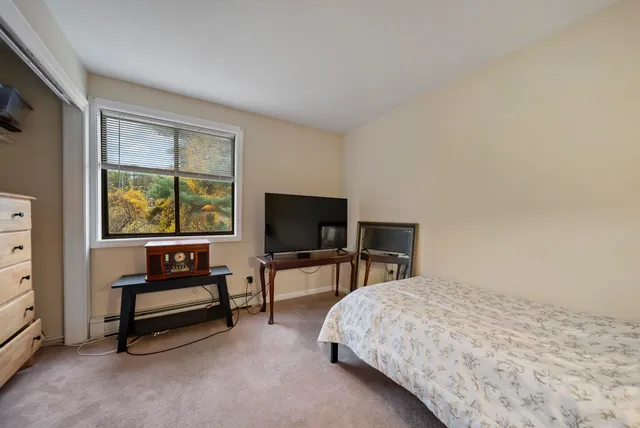 $329,900 | 69 Bayberry Lane, Londonderry, NH 03053