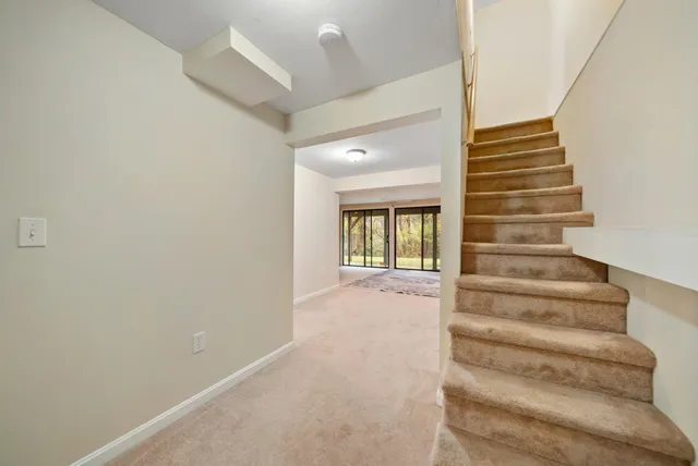 $329,900 | 69 Bayberry Lane, Londonderry, NH 03053