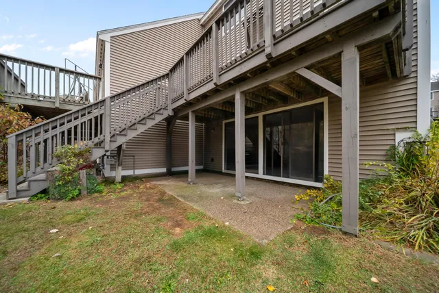 $329,900 | 69 Bayberry Lane, Londonderry, NH 03053