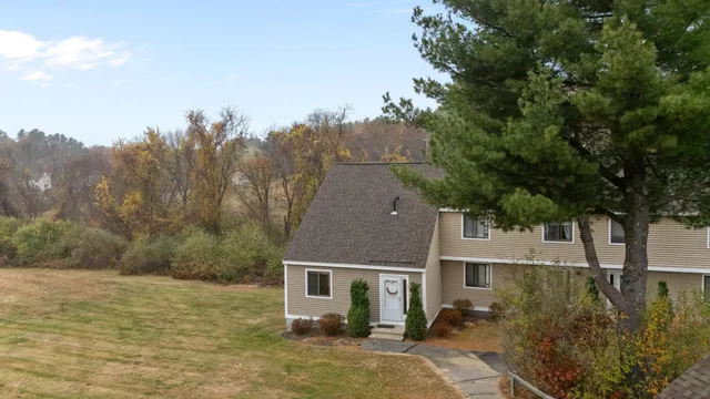 $329,900 | 69 Bayberry Lane, Londonderry, NH 03053