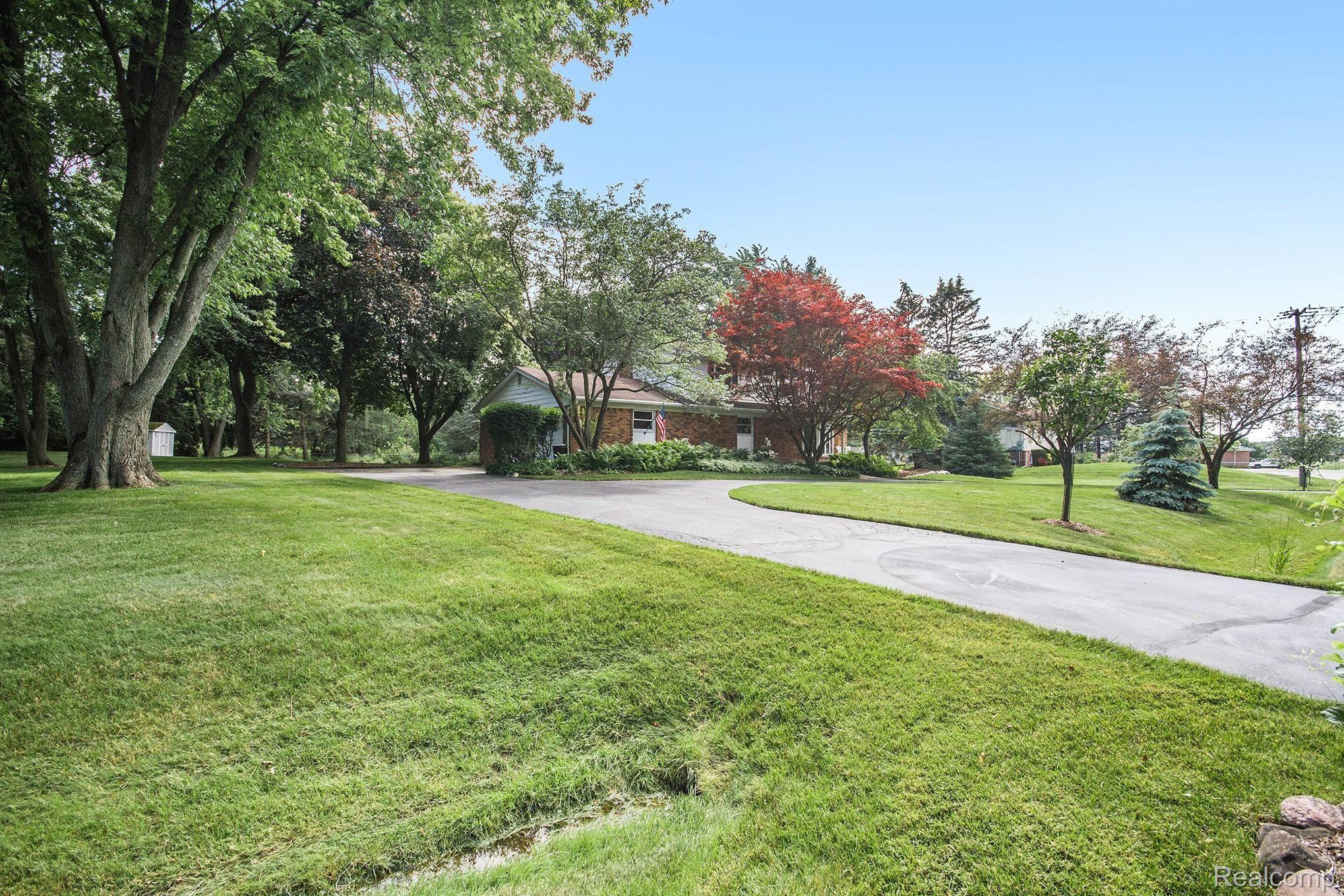 2991 Mohawk Lane Rochester, MI 48306 - Photo 4 of 33 2991 Mohawk Lane_59.jpg