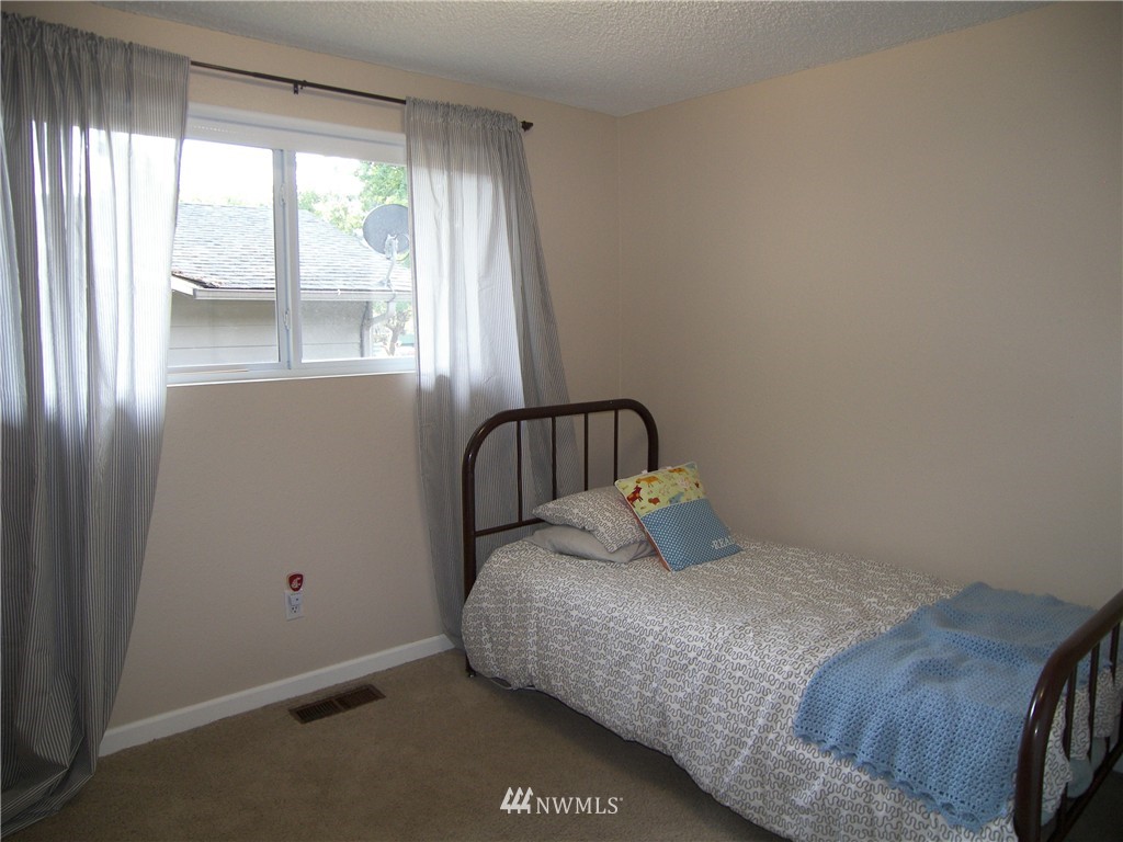 14432 158th Place Southeast Renton, WA 98059 - Photo 13 of 21