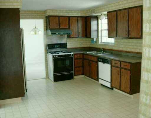 907 Harvard Road Monroeville, PA 15146 - Photo 3 of 7 Kitchen.