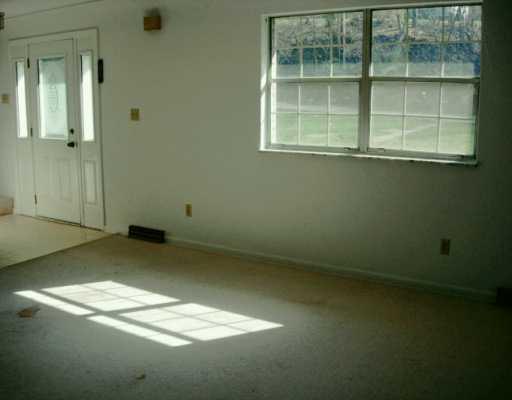 907 Harvard Road Monroeville, PA 15146 - Photo 5 of 7 Living Room.
