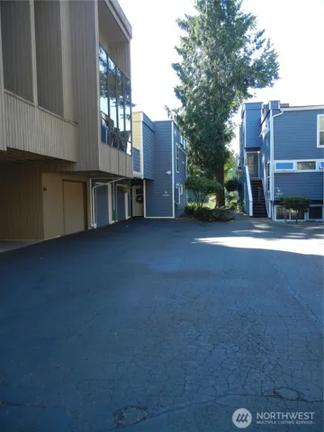 $379,950 | 1415 North 200th Street, Unit B1, Shoreline, WA 98133