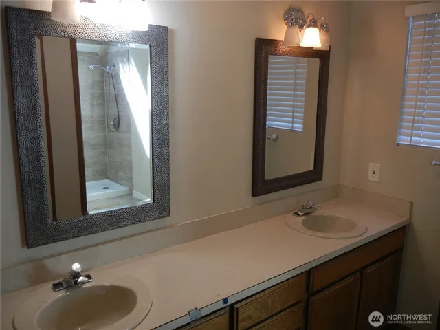 $379,950 | 1415 North 200th Street, Unit B1, Shoreline, WA 98133